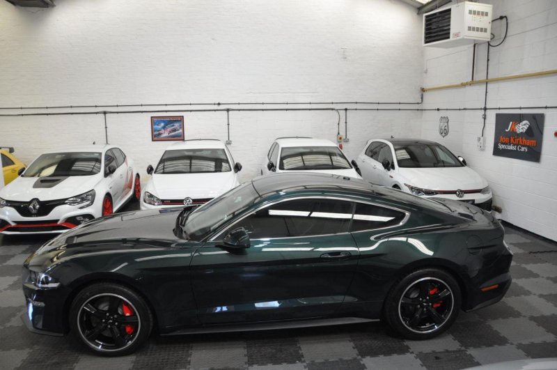 FORD MUSTANG