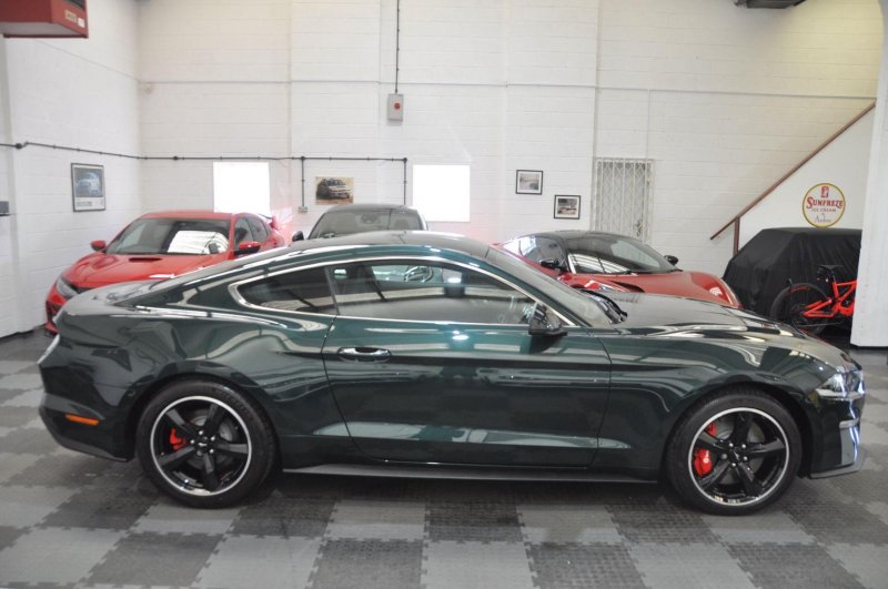 FORD MUSTANG