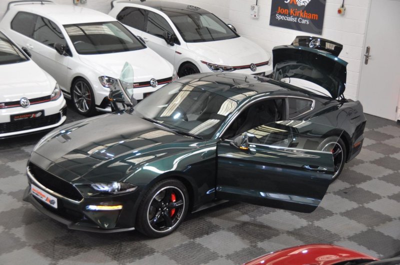 FORD MUSTANG