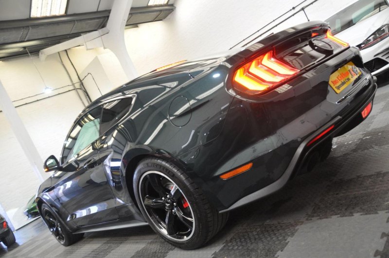 FORD MUSTANG