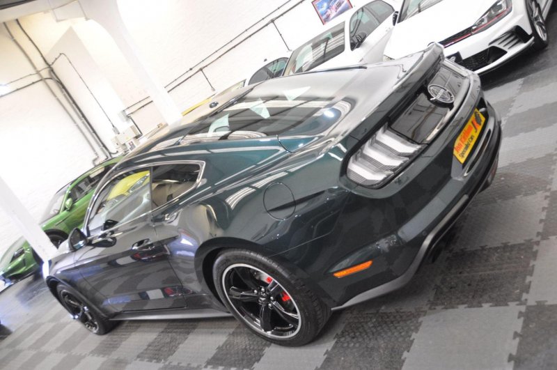 FORD MUSTANG