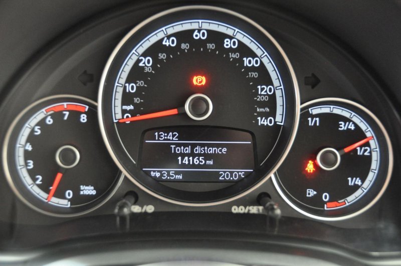VOLKSWAGEN UP