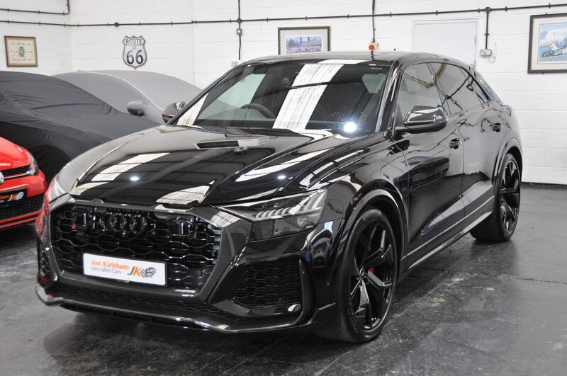 AUDI RSQ8