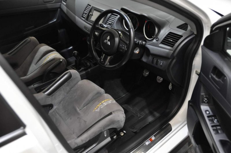 MITSUBISHI LANCER