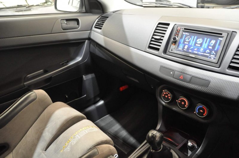 MITSUBISHI LANCER