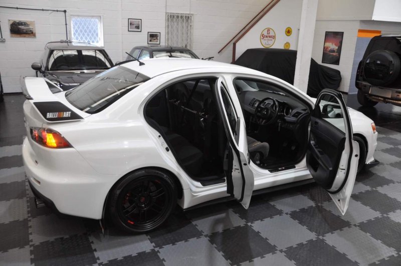 MITSUBISHI LANCER