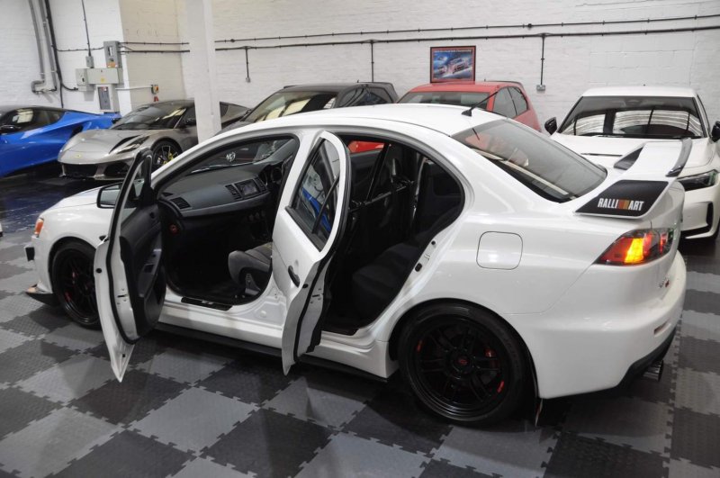 MITSUBISHI LANCER