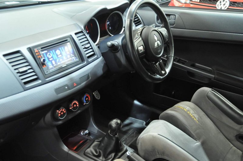 MITSUBISHI LANCER